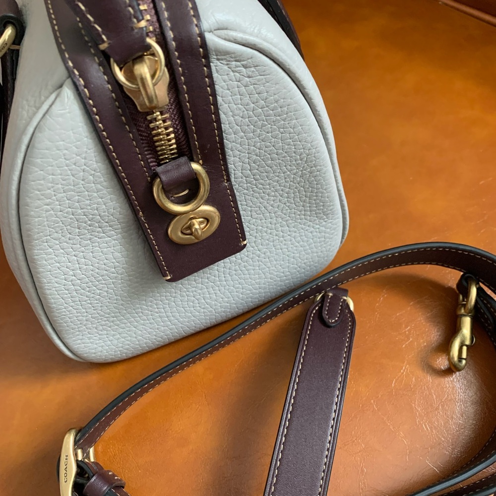 Ruby 25 - Picture 2 of 12